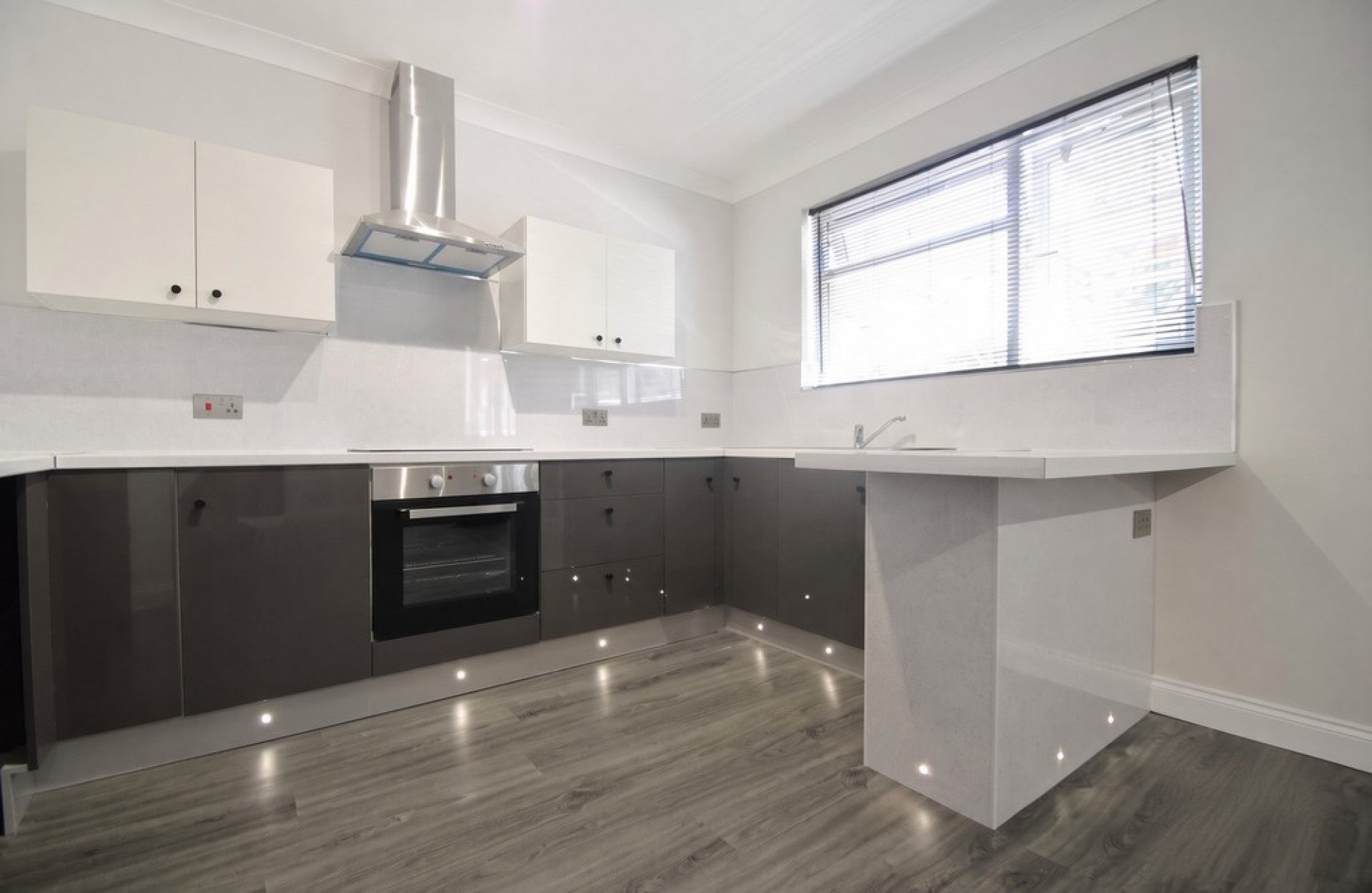 Flat Sidney Road in Borough of Spelthorne