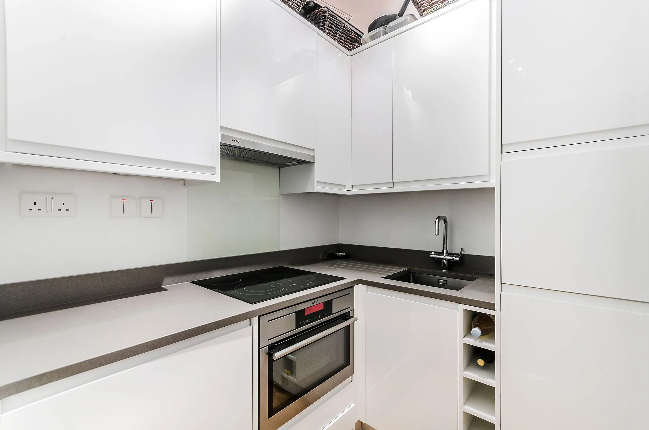 Flat Balham High Road in Greater London