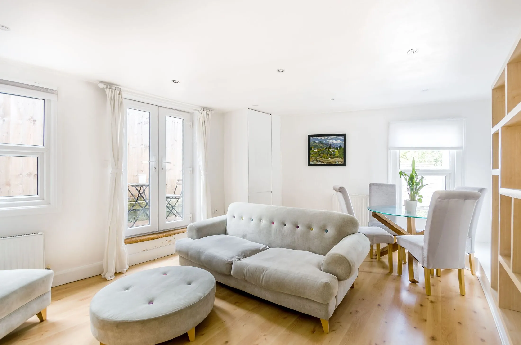 Flat Balham High Road in Greater London