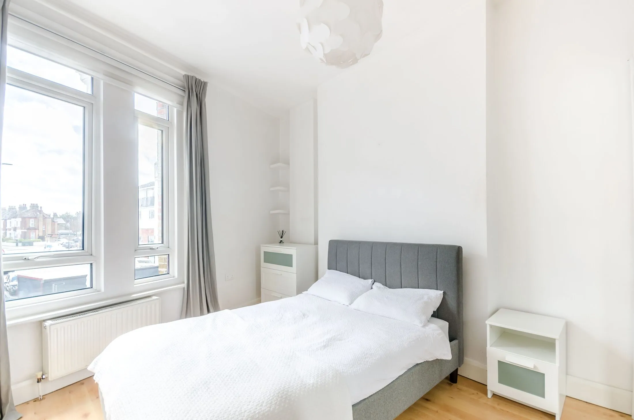 Flat Balham High Road in Greater London