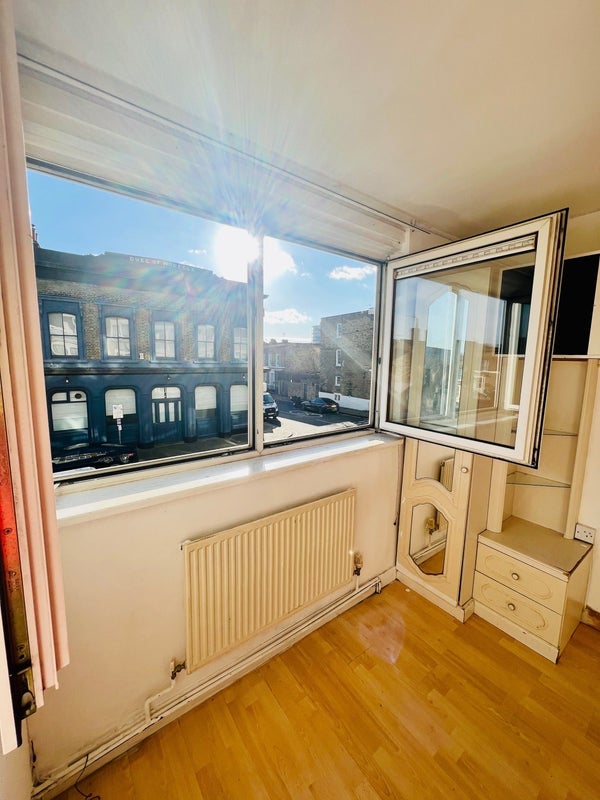 Room Massingham Street in Greater London