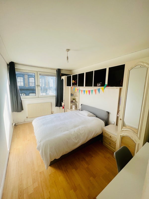 Room Massingham Street in Greater London