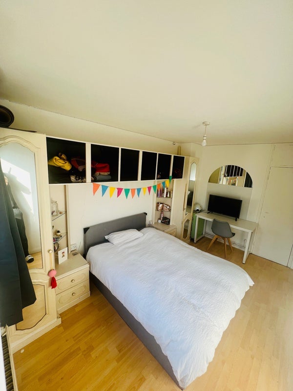Room Massingham Street in Greater London