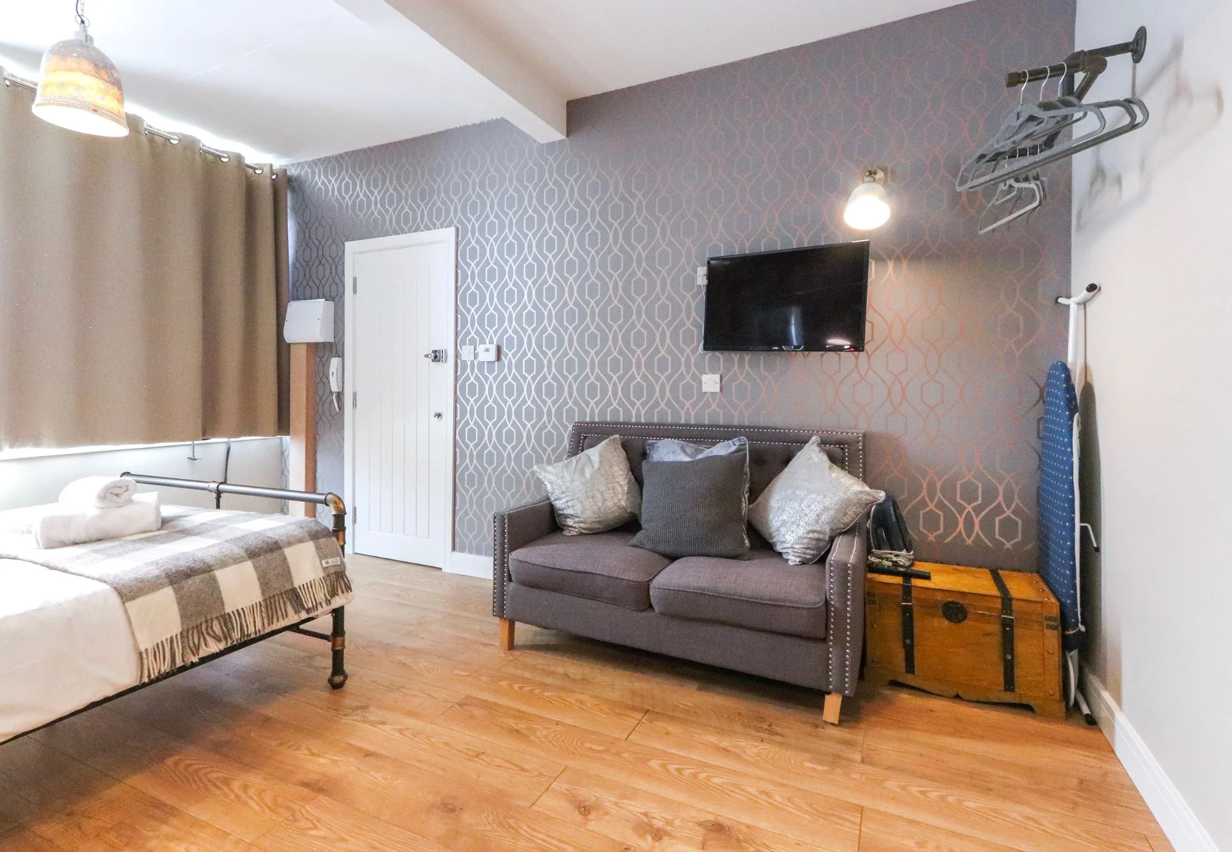 Flat Midland Road in Bristol