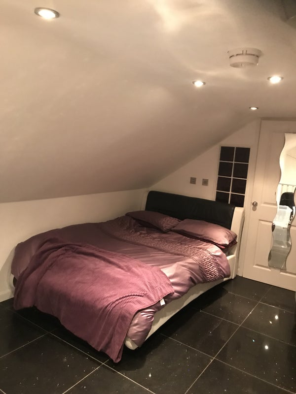 Room Fescue Place in Cardiff