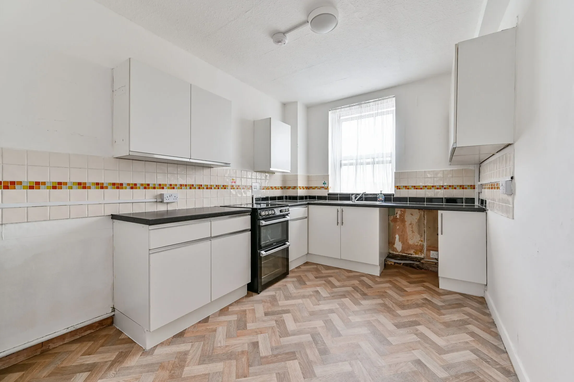 Flat Queen's Crescent in Greater London