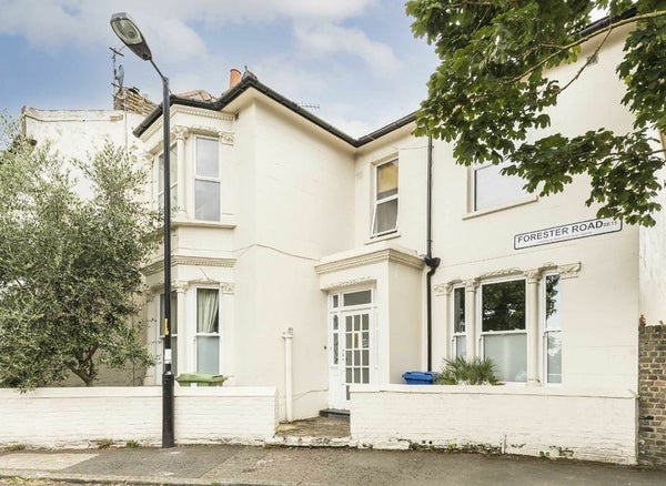 Flat Forester Road in London Borough of Southwark