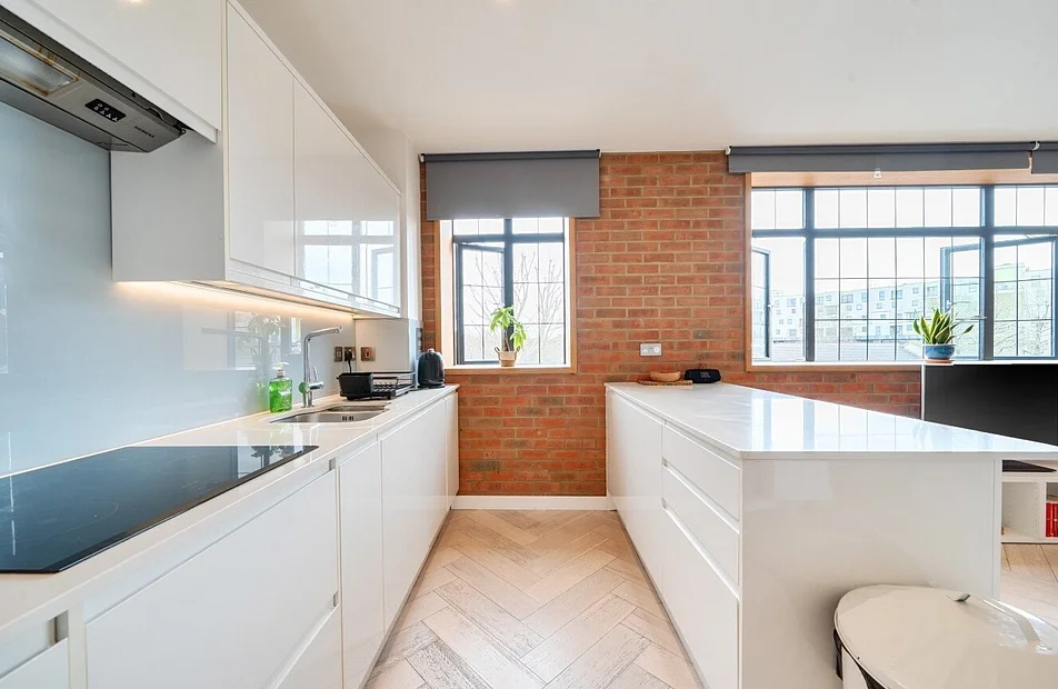 Flat Culloden Close in Greater London