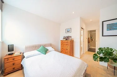 Flat Culloden Close in Greater London