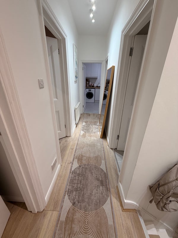 Room Beatrice Avenue in Greater London