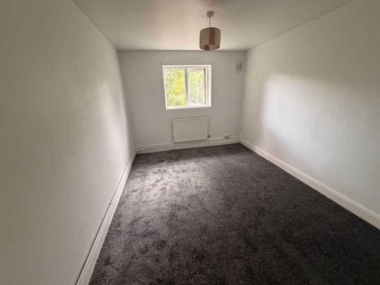 Flat Holyrood Crescent in St Albans