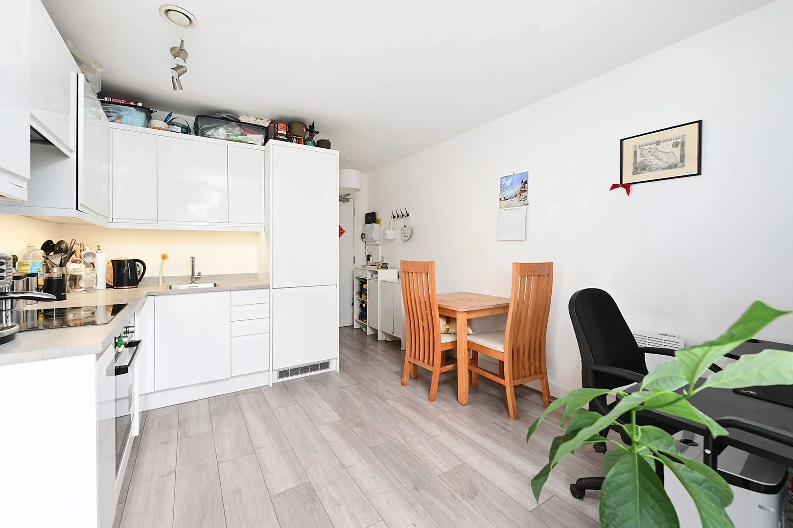 Flat Victoria Street in Basingstoke and Deane