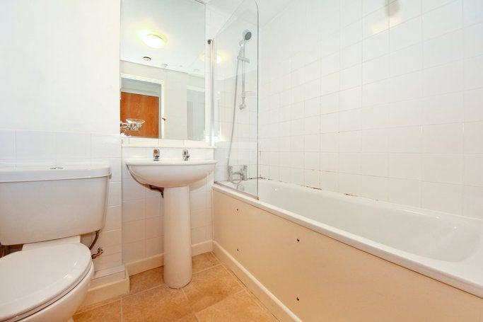 Flat Brompton Park Crescent in Greater London