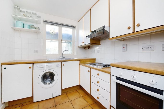 Flat Brompton Park Crescent in Greater London