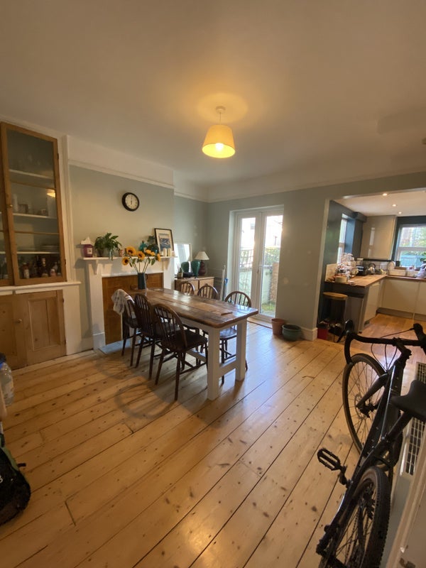 Room Dunford Road in Bristol