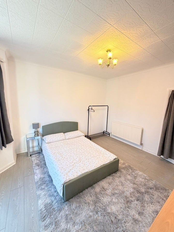 Room Springhead Road in Gravesham