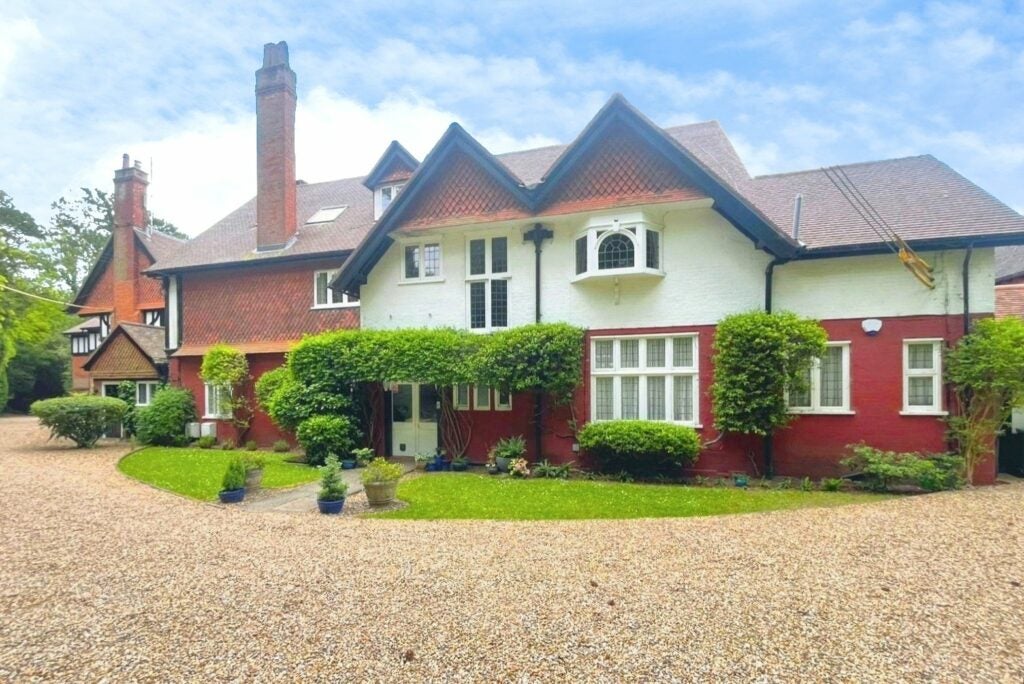 Flat Seale Lane in Waverley