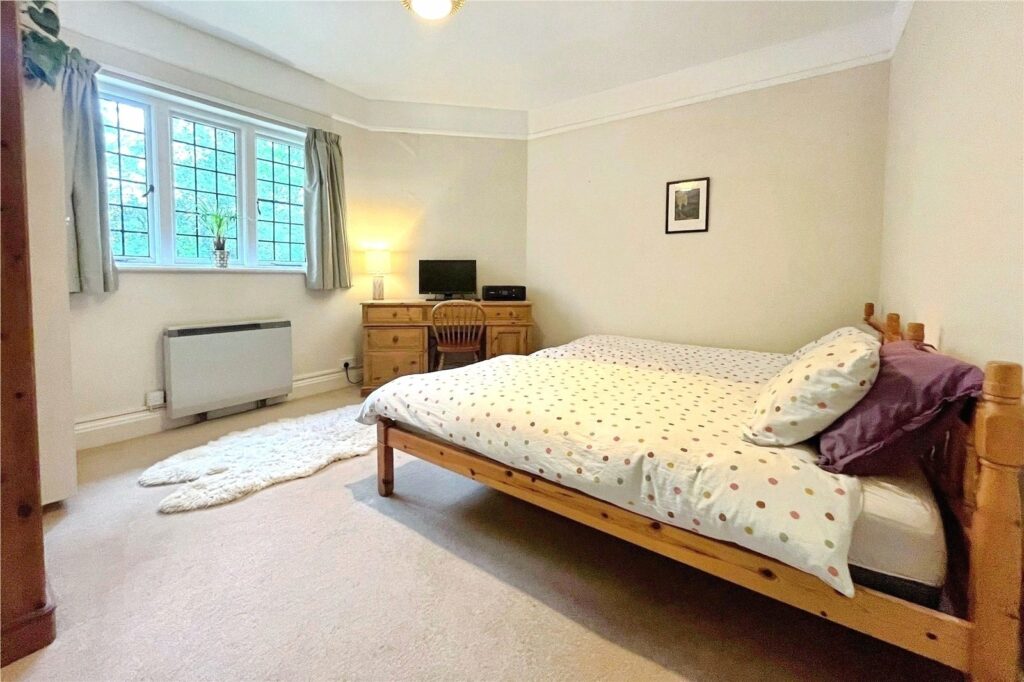 Flat Seale Lane in Waverley