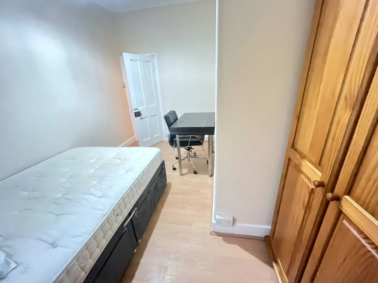 Flat Dudley Road in Greater London
