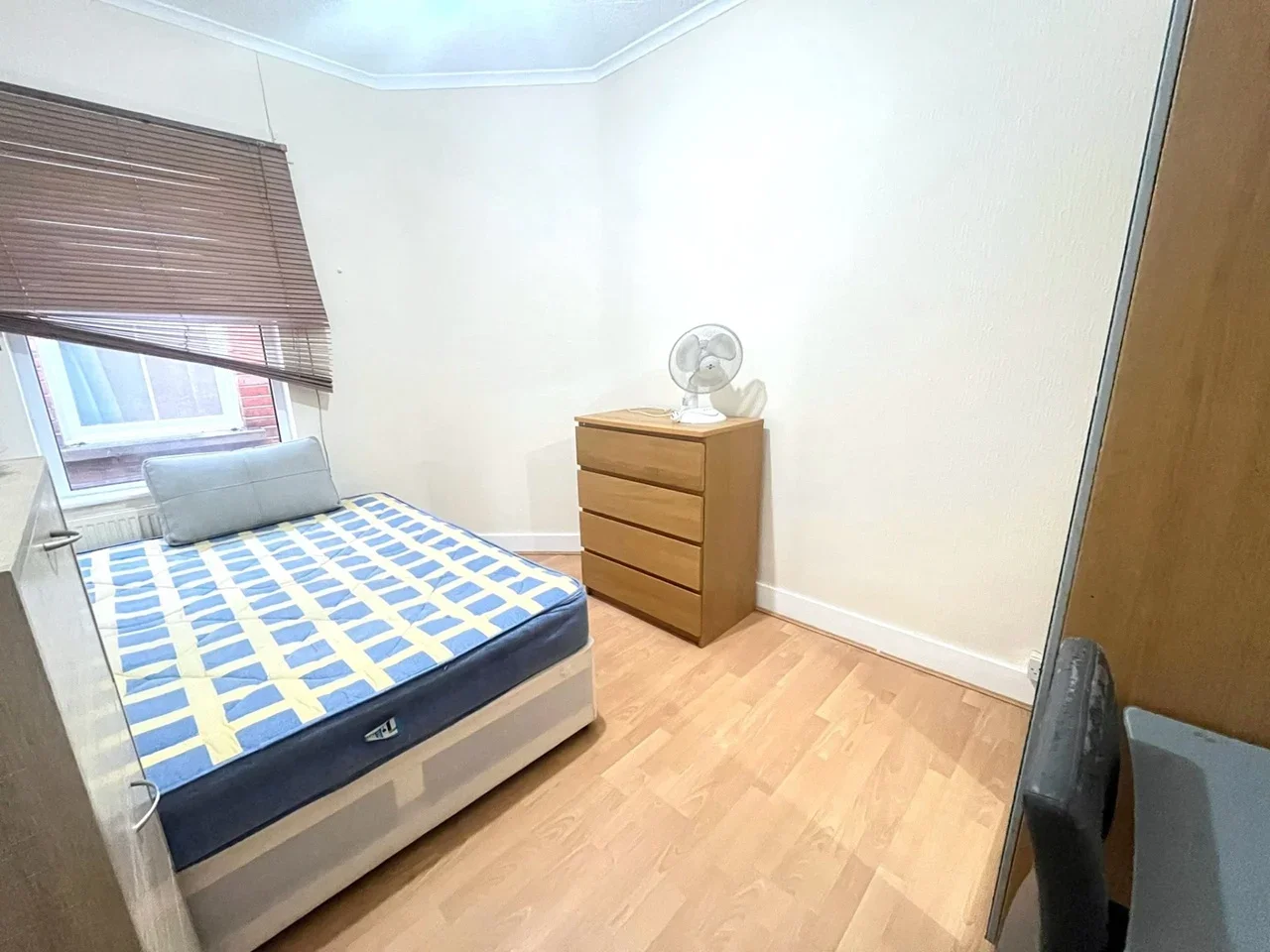 Flat Dudley Road in Greater London