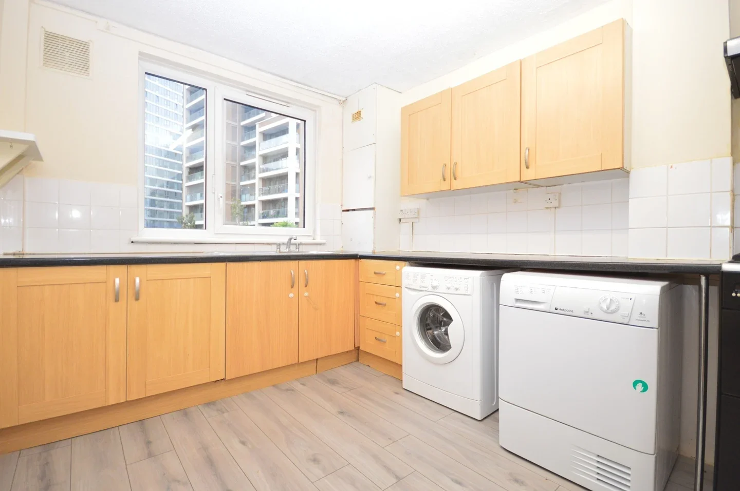 Flat Glengall Grove in Greater London