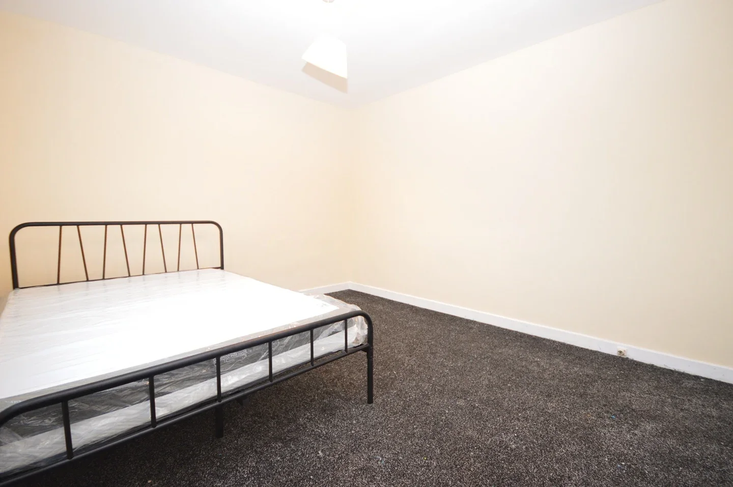 Flat Glengall Grove in Greater London