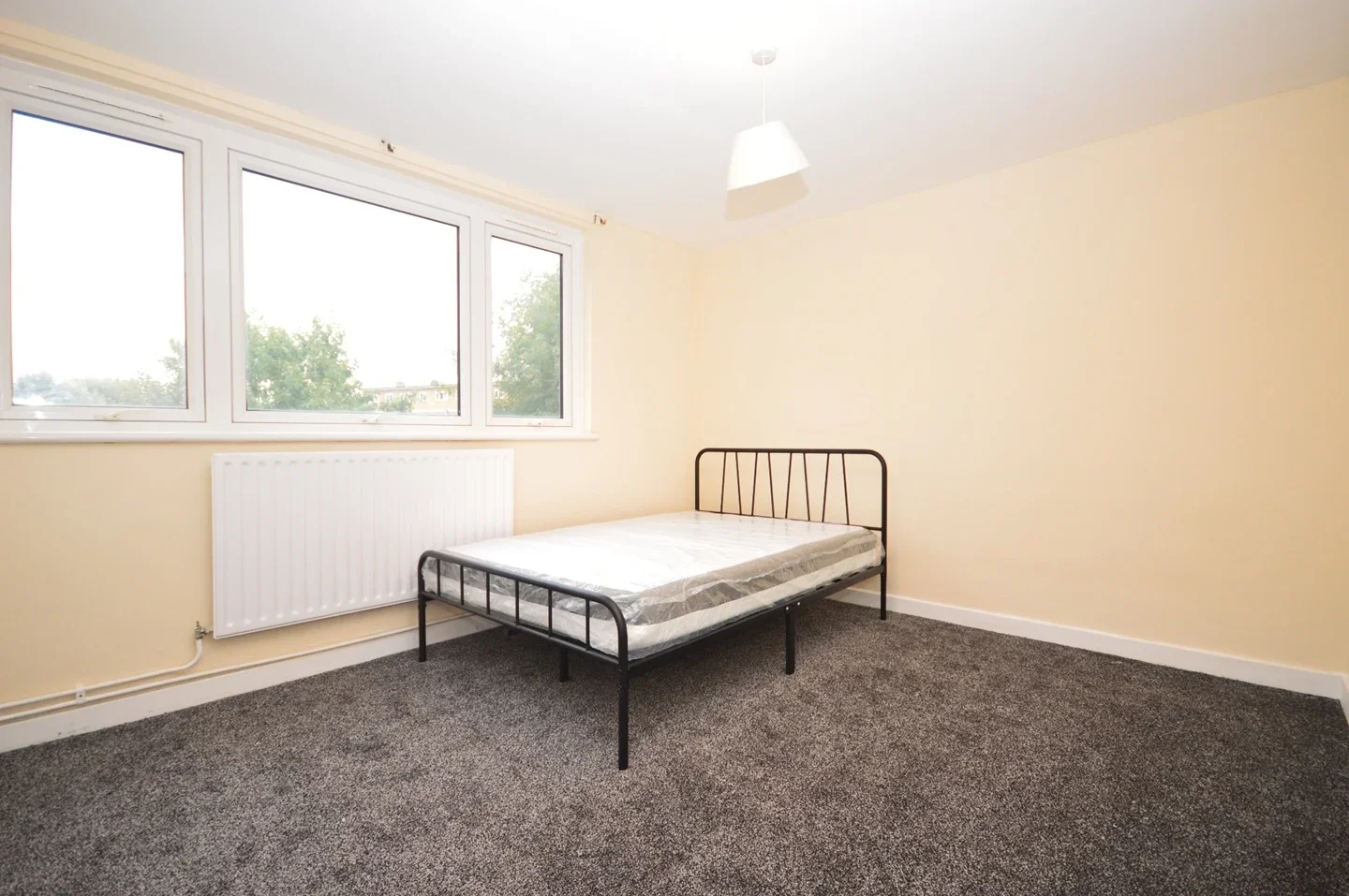 Flat Glengall Grove in Greater London