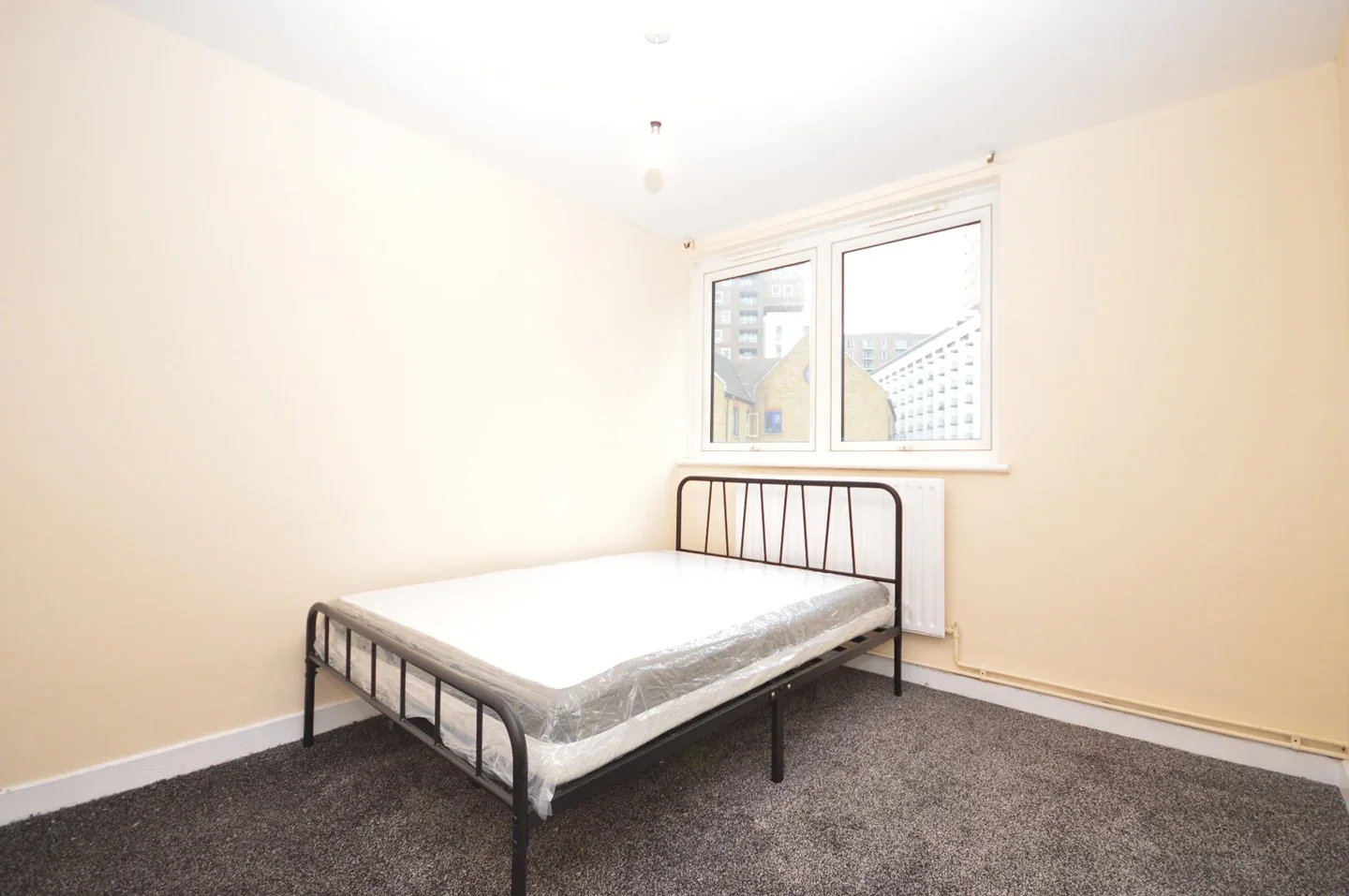 Flat Glengall Grove in Greater London