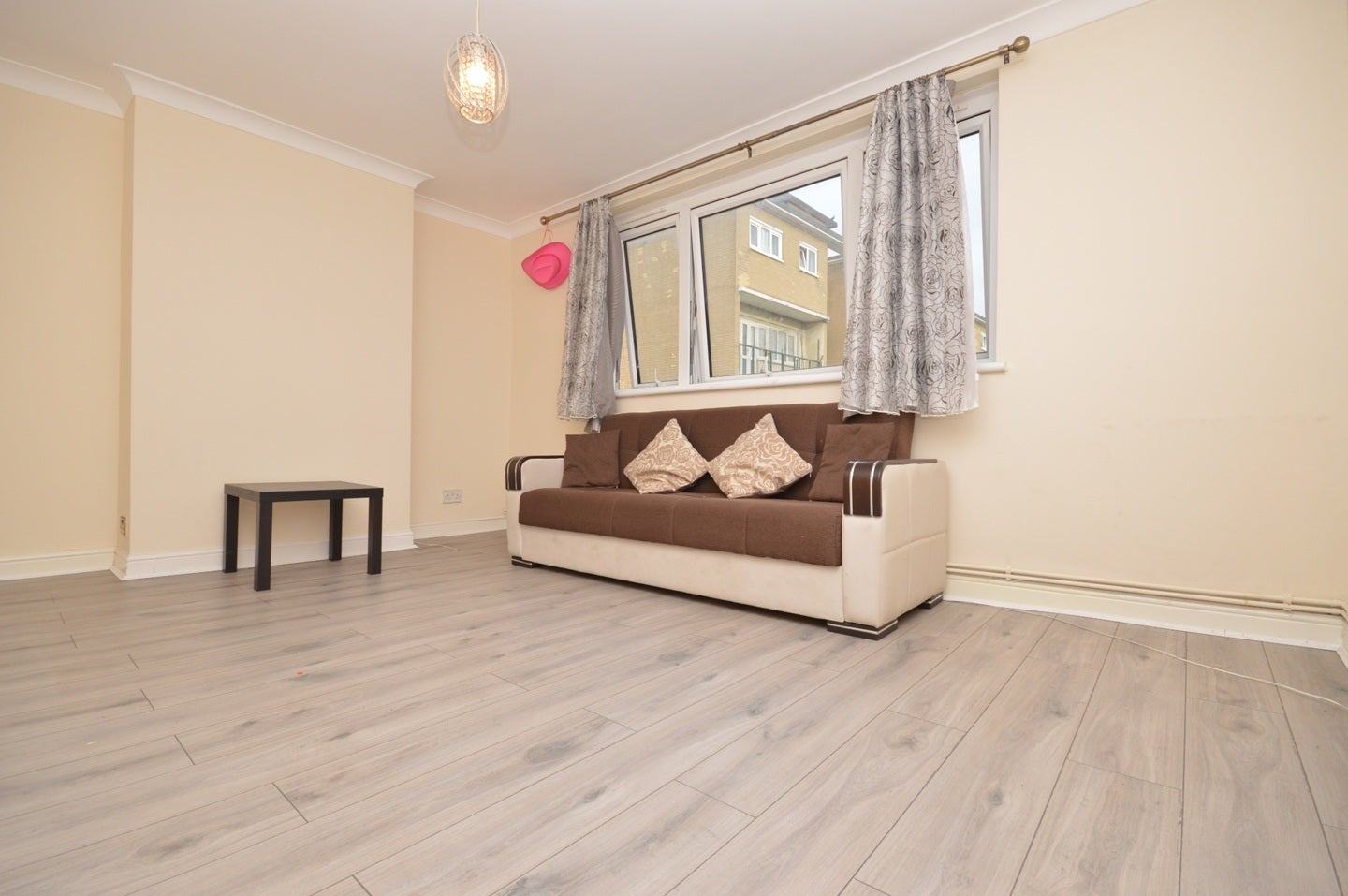 Flat Glengall Grove in Greater London