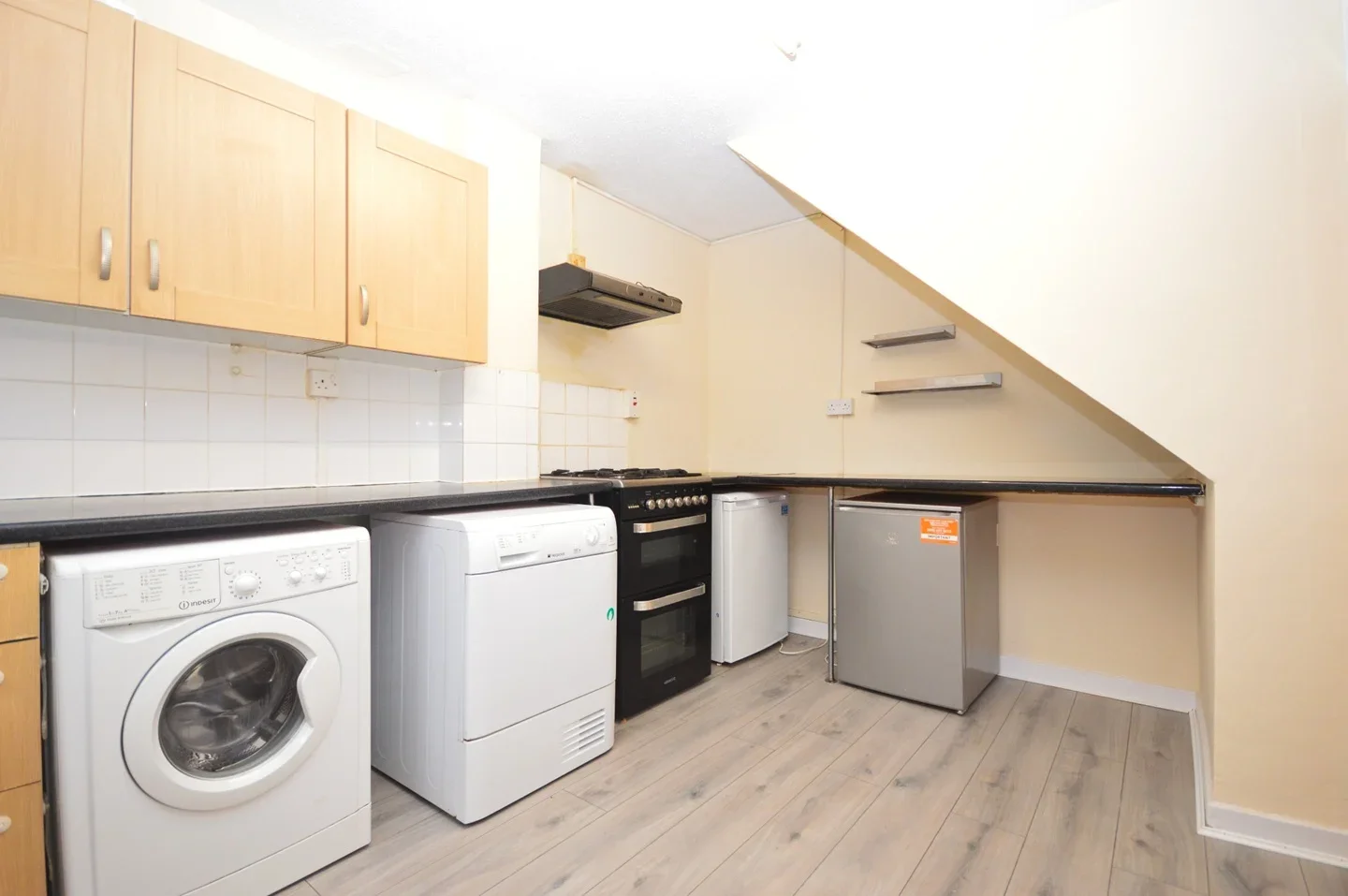Flat Glengall Grove in Greater London