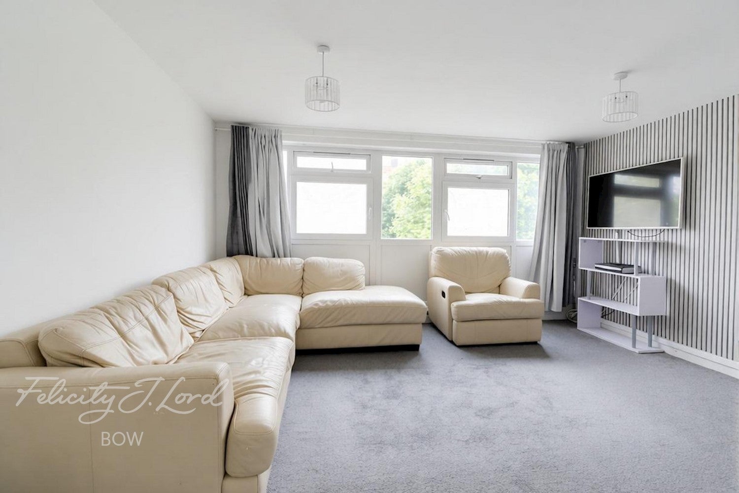 Flat Whitton Walk in Greater London