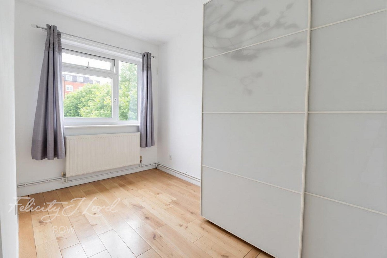 Flat Whitton Walk in Greater London