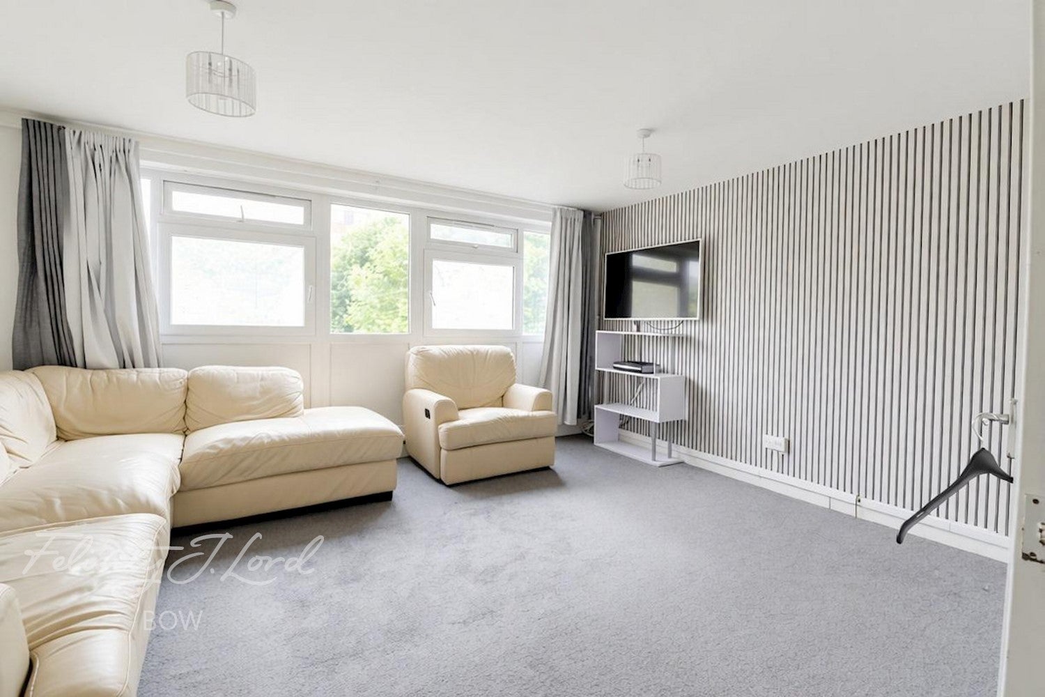 Flat Whitton Walk in Greater London