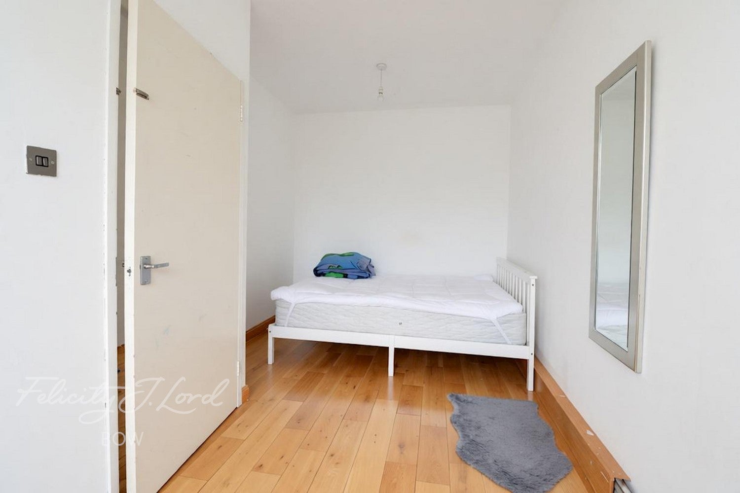 Flat Whitton Walk in Greater London