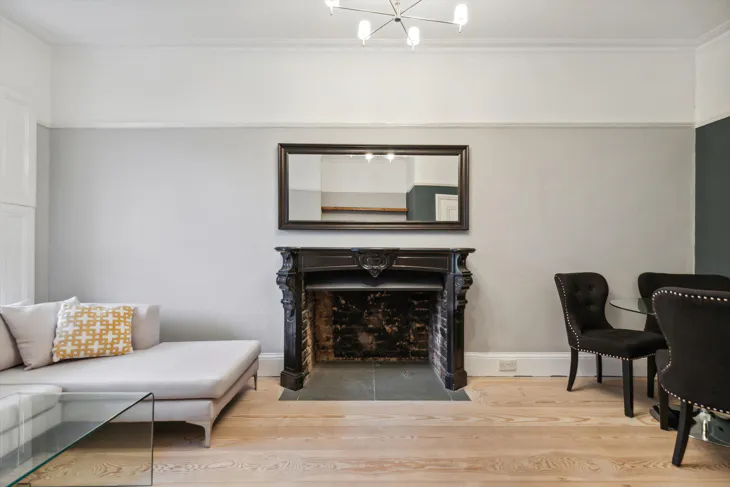 Flat Queen's Gardens in City of Westminster