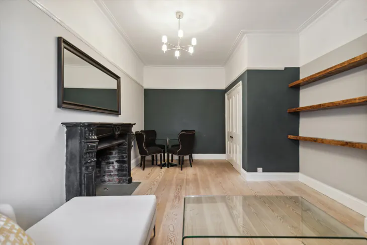 Flat Queen's Gardens in City of Westminster