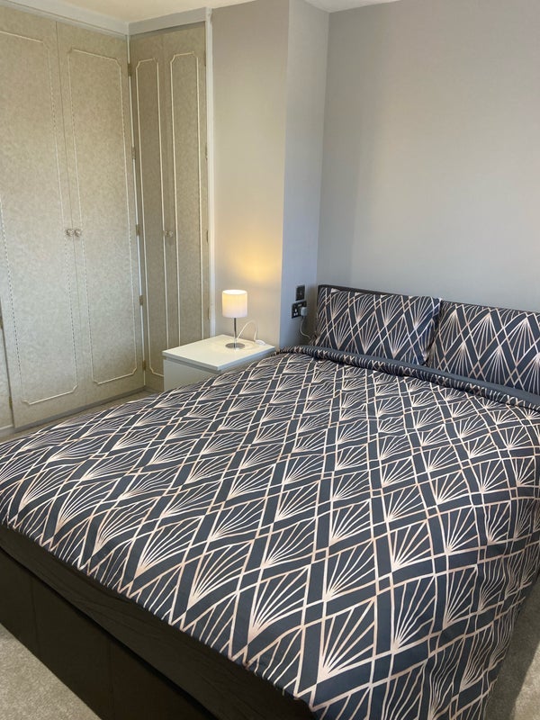 Room Broomdashers Road in Crawley