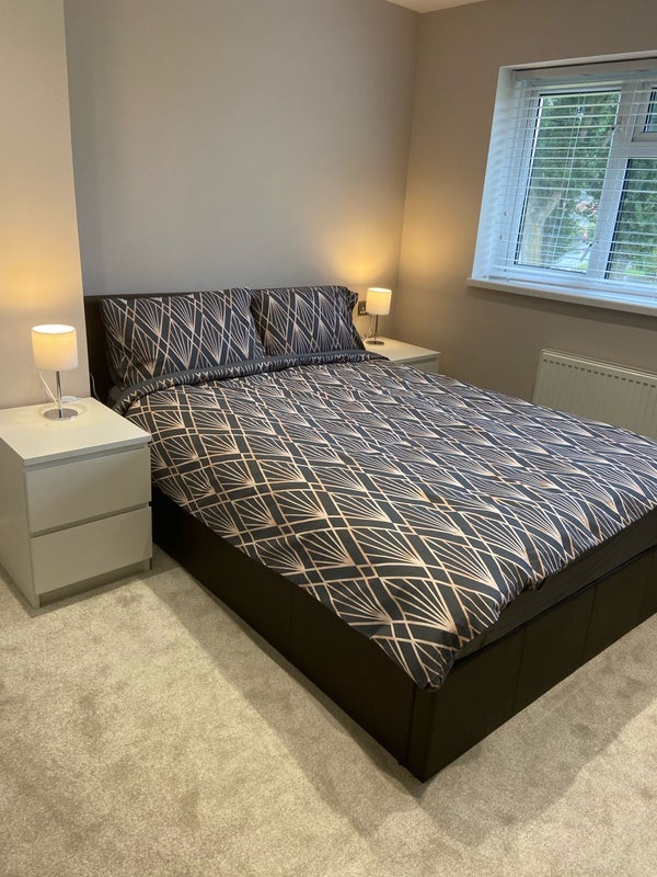 Room Broomdashers Road in Crawley