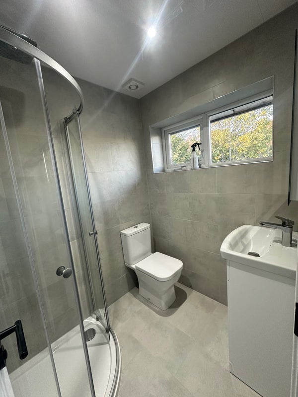 Room Broomdashers Road in Crawley