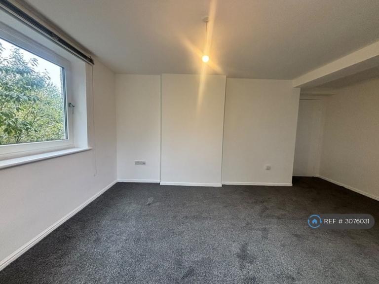 Flat Kersal Way in Salford