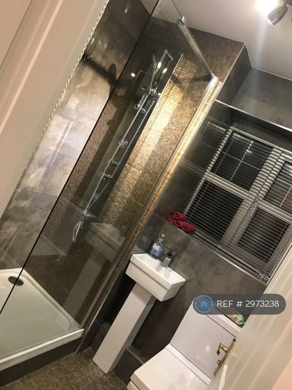 Room Falconwood Chase in Salford