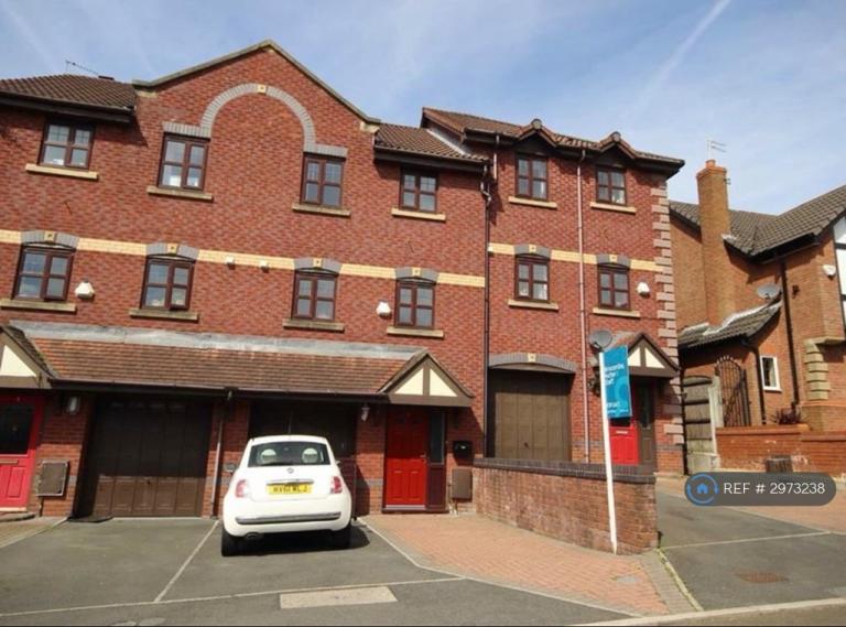 Room Falconwood Chase in Salford