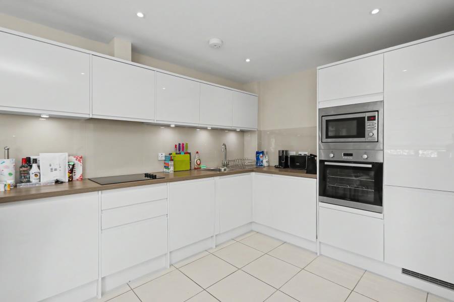 Flat Grove Crescent in Greater London