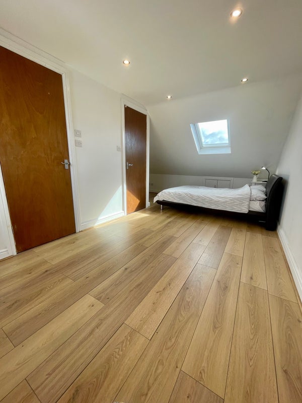 Room Alexandra Road in Cardiff