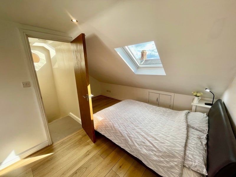 Room Alexandra Road in Cardiff