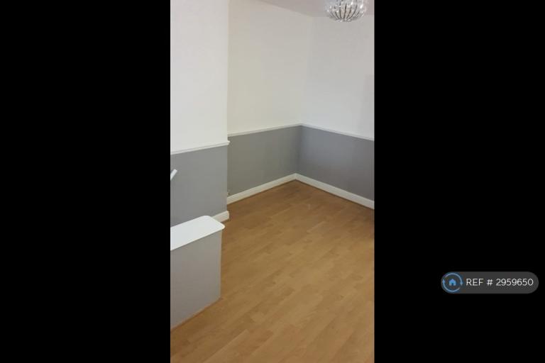 Flat Woolstone Road in Greater London