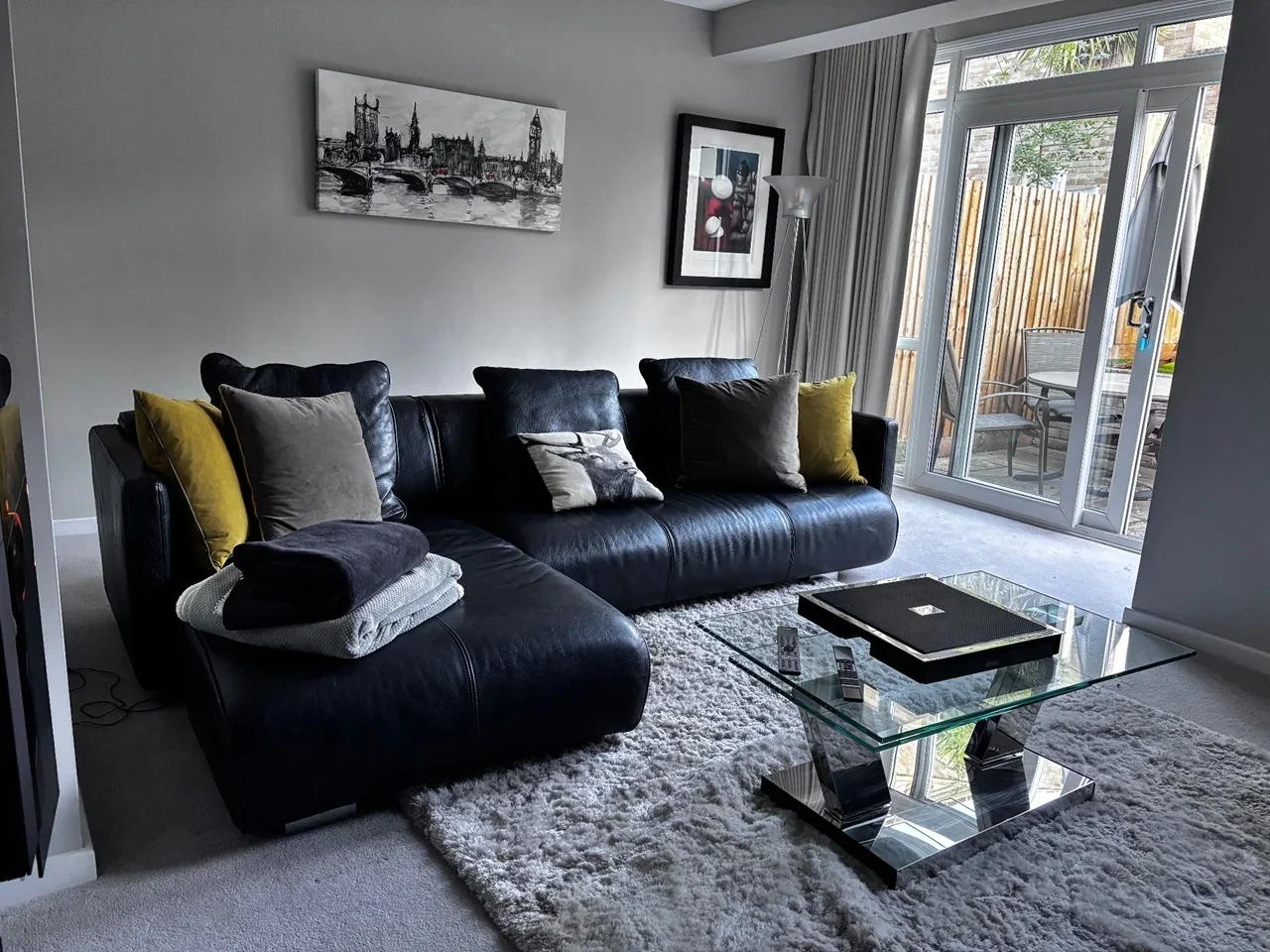 House Chartfield Avenue in Greater London