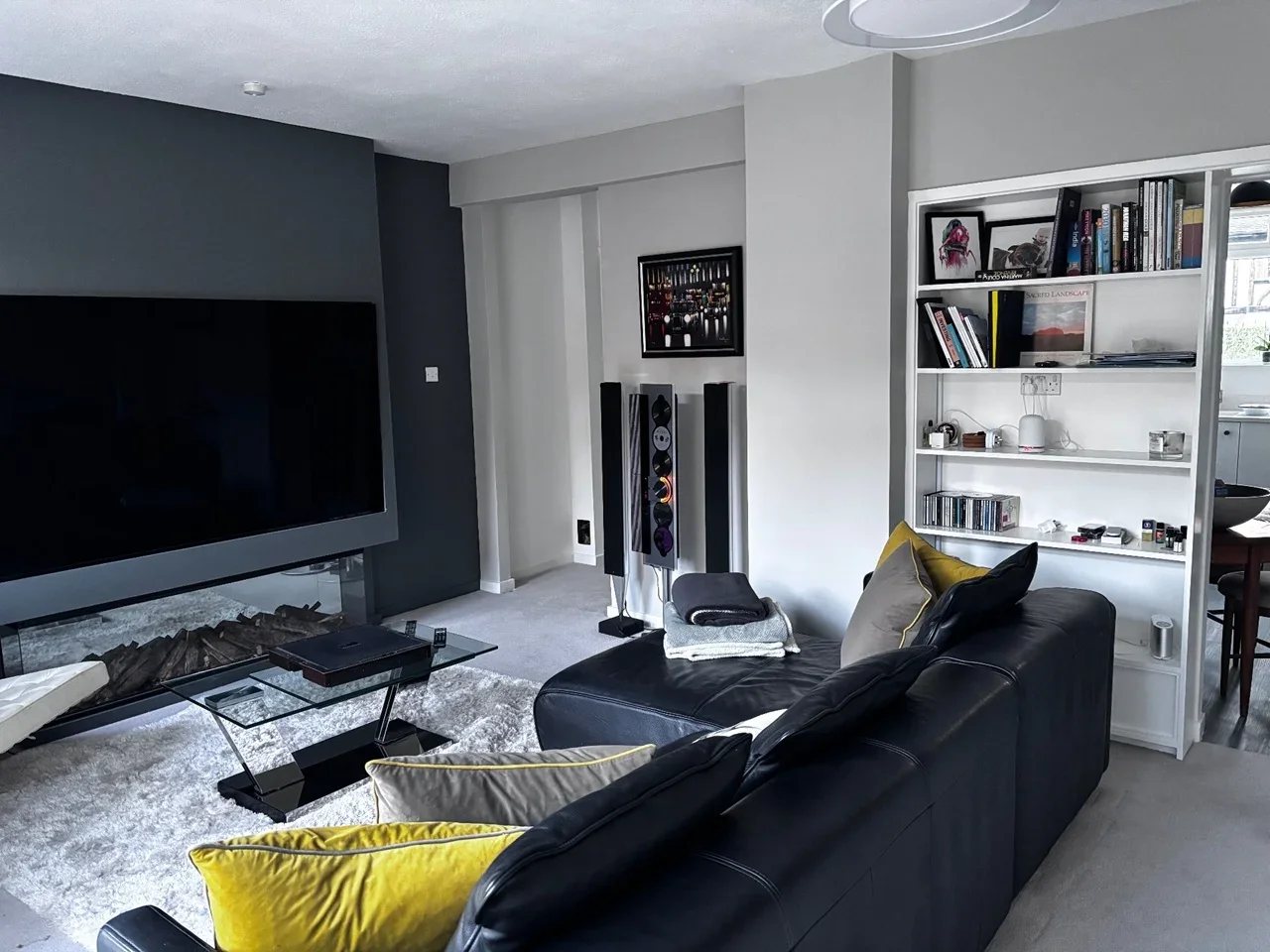 House Chartfield Avenue in Greater London