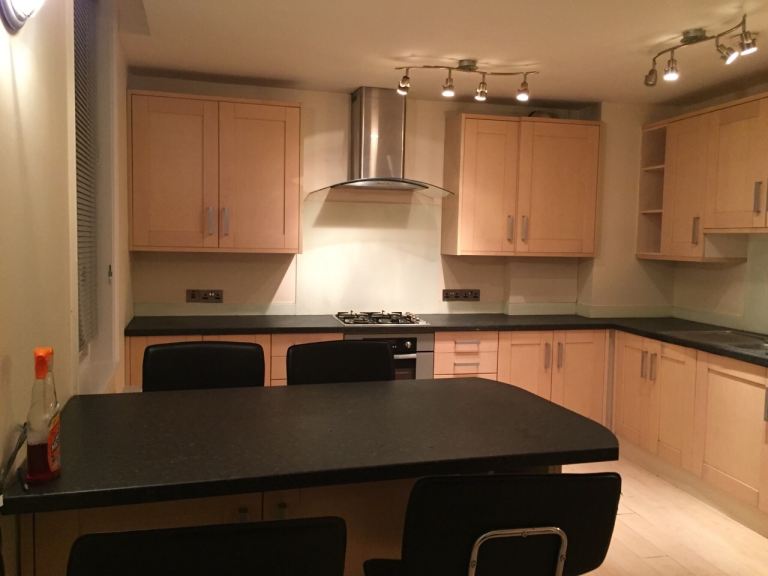 Flat Broomhill Road in Greater London