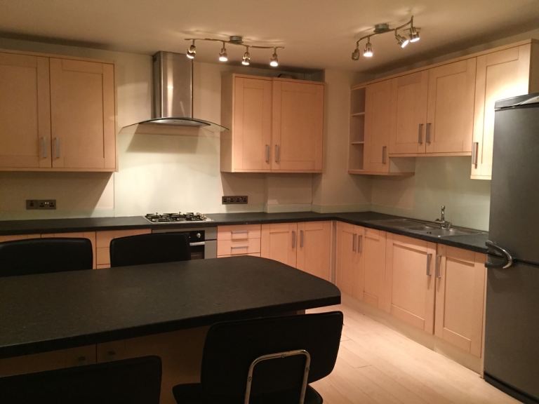 Flat Broomhill Road in Greater London